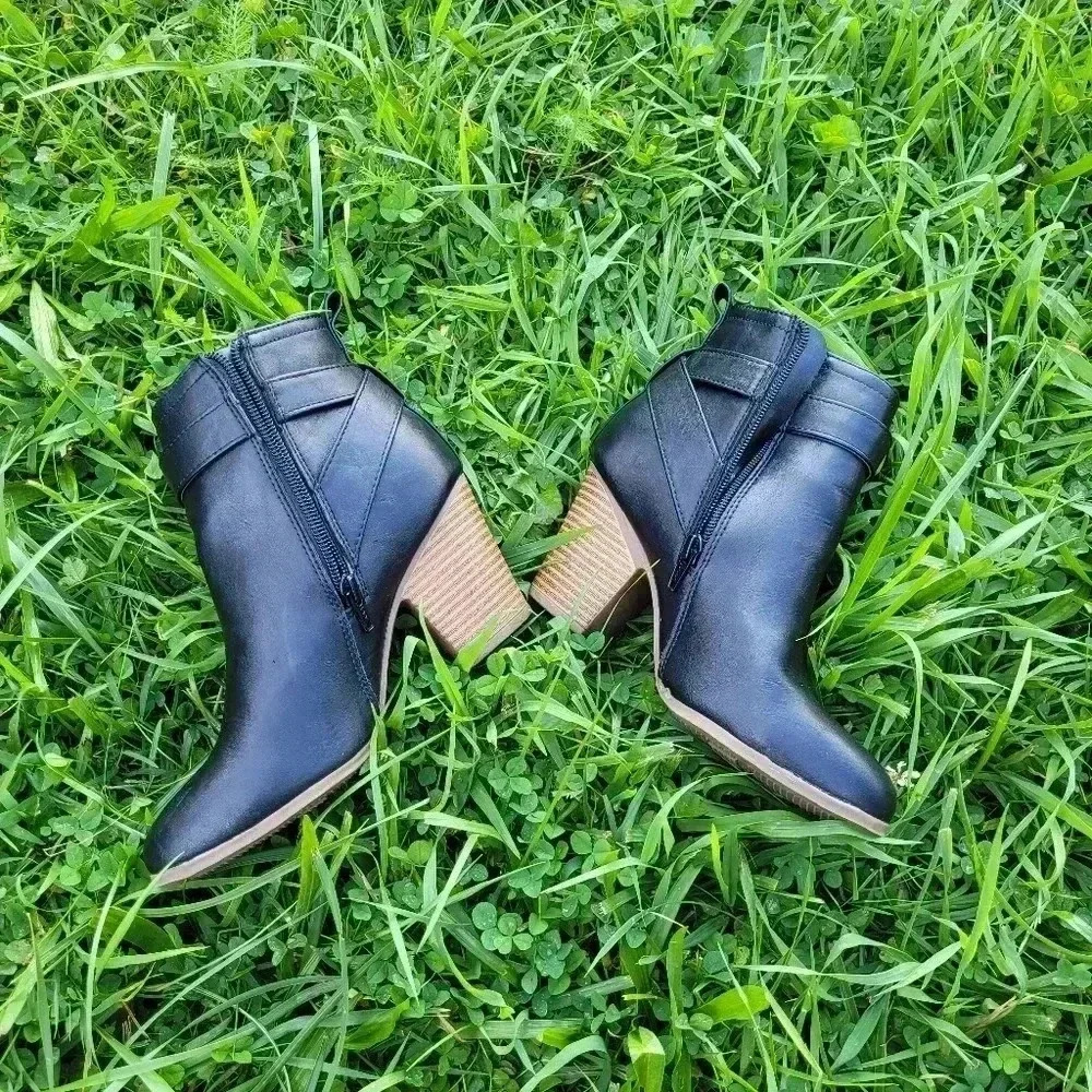 CLOSET CLOSEDOWN⚠️🚨TIME AND TRU Black Booties